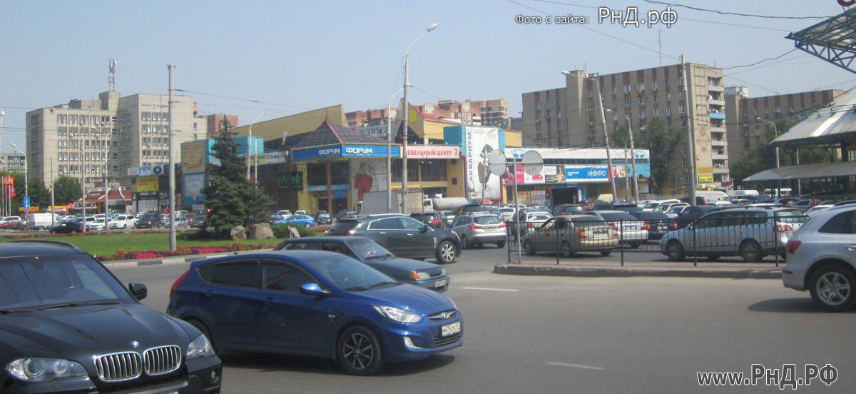 Площадь Космонавтов (перекресток пр. Космонавтов и ул. Волкова)